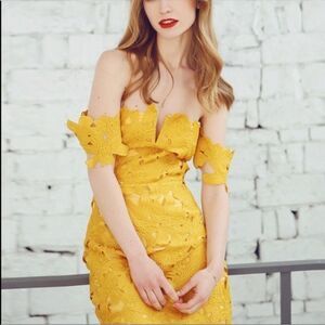 FEW MODA MARIGOLD YELLOW FLORAL V-CUT MINI DRESS